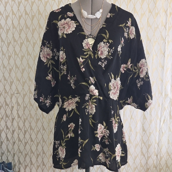 Misia curvy Tops - Black Floral V-Neck Peplum Tunic